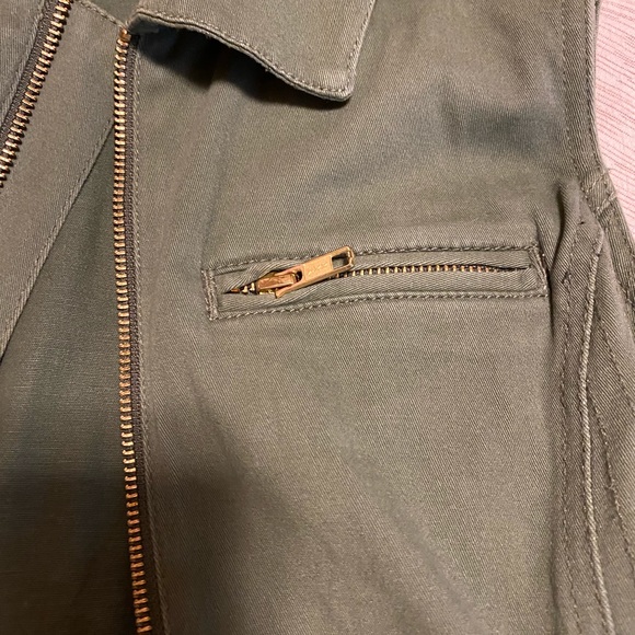 Women’s Guess army green vest. Size medium. - Picture 6 of 8